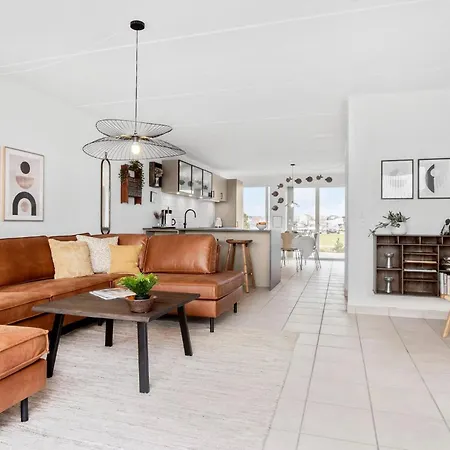 Three-bedroom In Semesterbostad